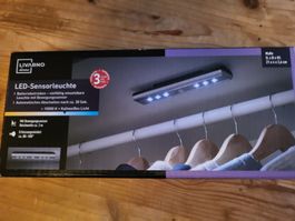LED Sensorleuchte in OVP, ungebraucht