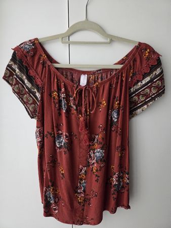 Floral Off-shoulder blouse