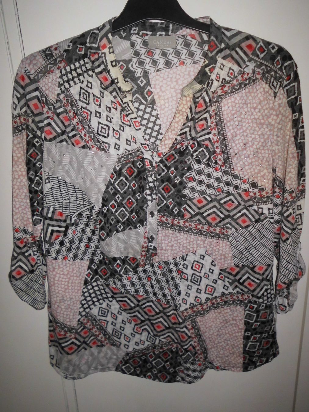 C&A Camicette: Blouse en jersey grise/rouge T. 42 – Usato da Marin-Epagnier venduto da Madja
