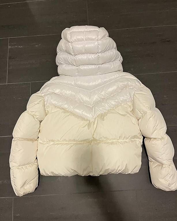 Moncler Giacche: Moncler Jacke Damen – Usato da Wattwil venduto da ber_l85q 2