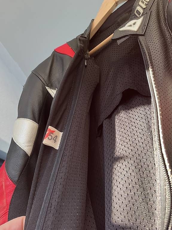Dainese Anzüge: Dainese Lederkombi 1-teiler Grösse 54 – Gebraucht aus Endingen von oliver8 4