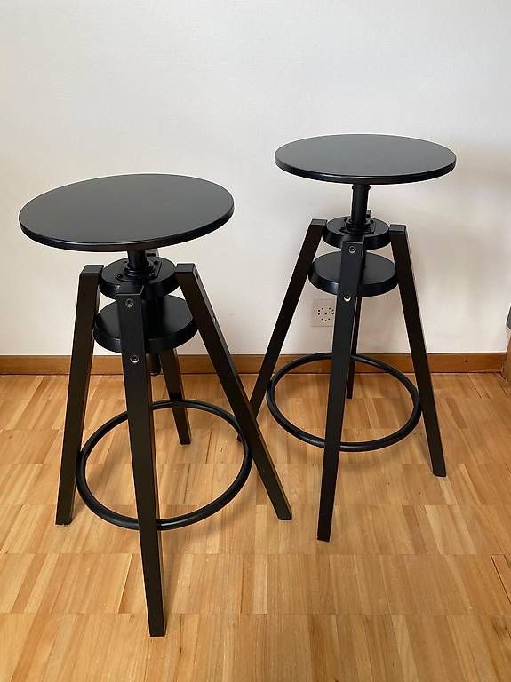 Tabourets: 2 IKEA DALFRED black bar stools with adjustable height – Neuf avec emballage d'origine à Nyon par ako_k6ln