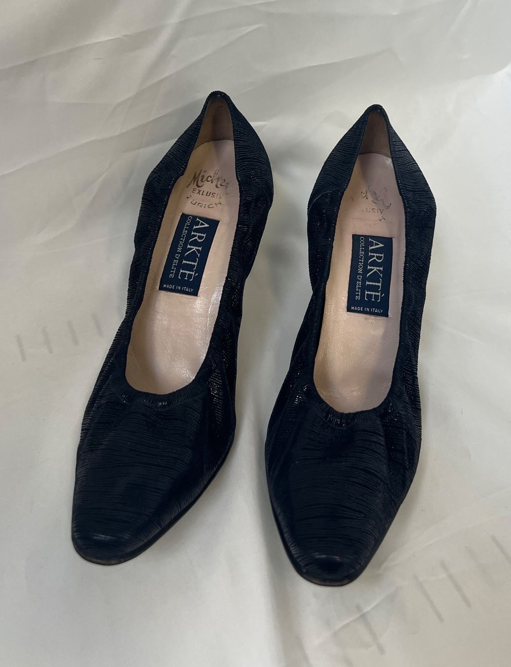 Damenschuhe: Dunkelblaue Wildleder Pumps – Gebraucht aus Zürich von Drahtzug 1
