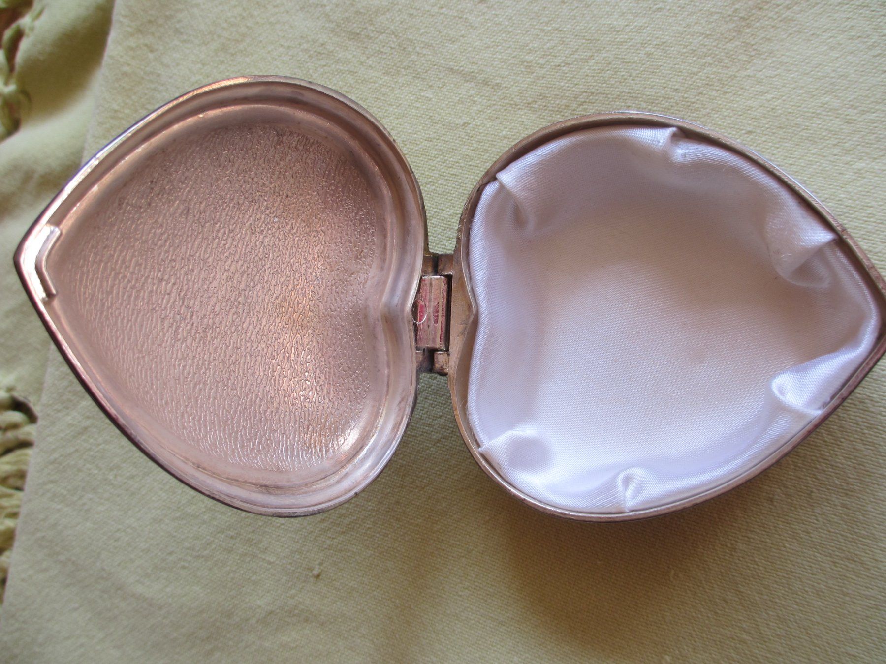 Altri gioielli: Herzdose Silberfarben / Vintage Dose – Usato da Herisau venduto da fan_h9qj 1