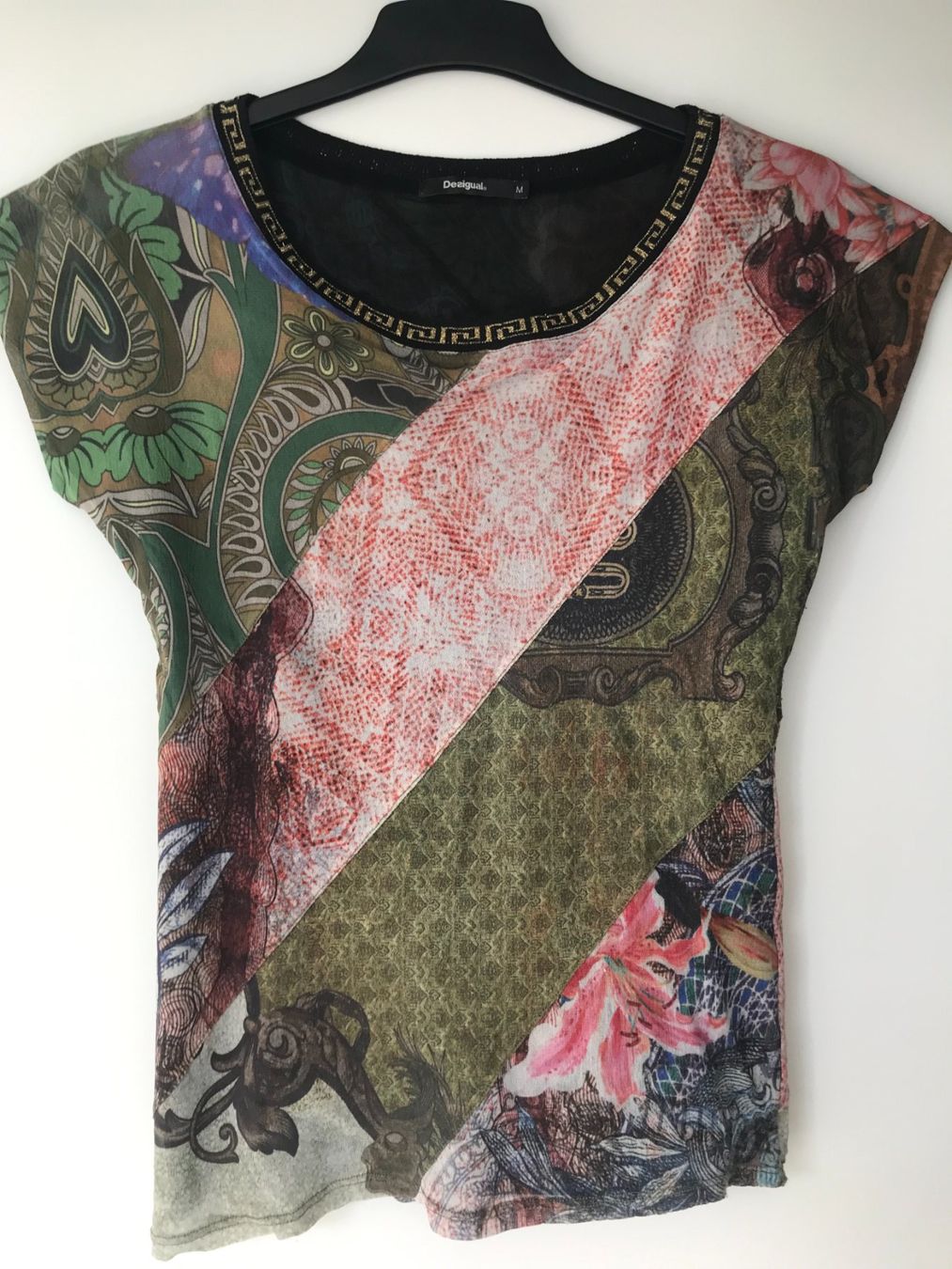 Desigual T-Shirts: Damen Shirt Desigual Patchwork - Grösse M – Gebraucht aus Freienstein von Jessy024