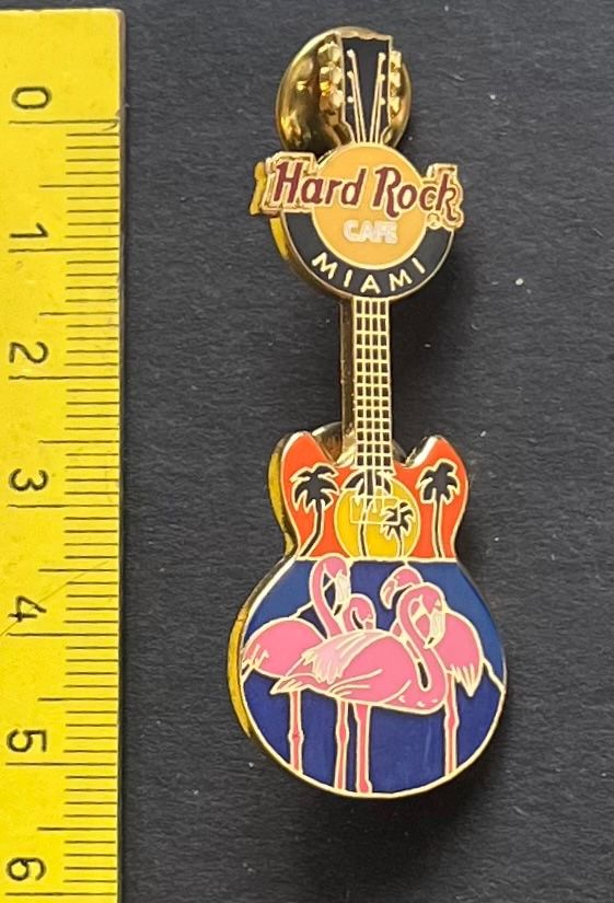 Hard Rock Cafe Placchette & Badge: Hardrockcafe Gitarre Miami/ Pin Neu – Usato da Ostermundigen venduto da DaxKarten-75