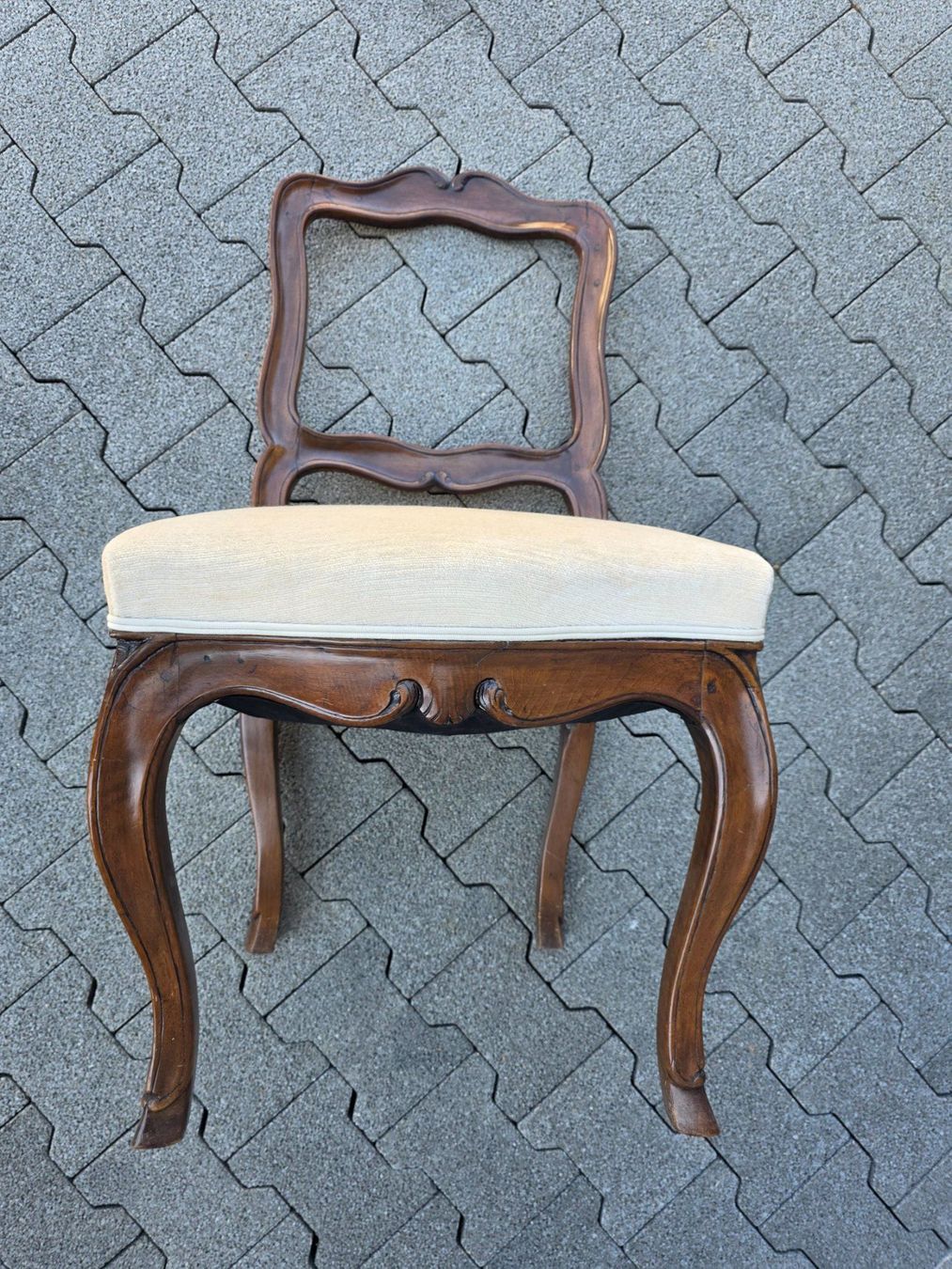 Stühle: klassischer Vintage Stuhl Hocker Sessel – Gebraucht aus Walterswil BE von Lonitti 4