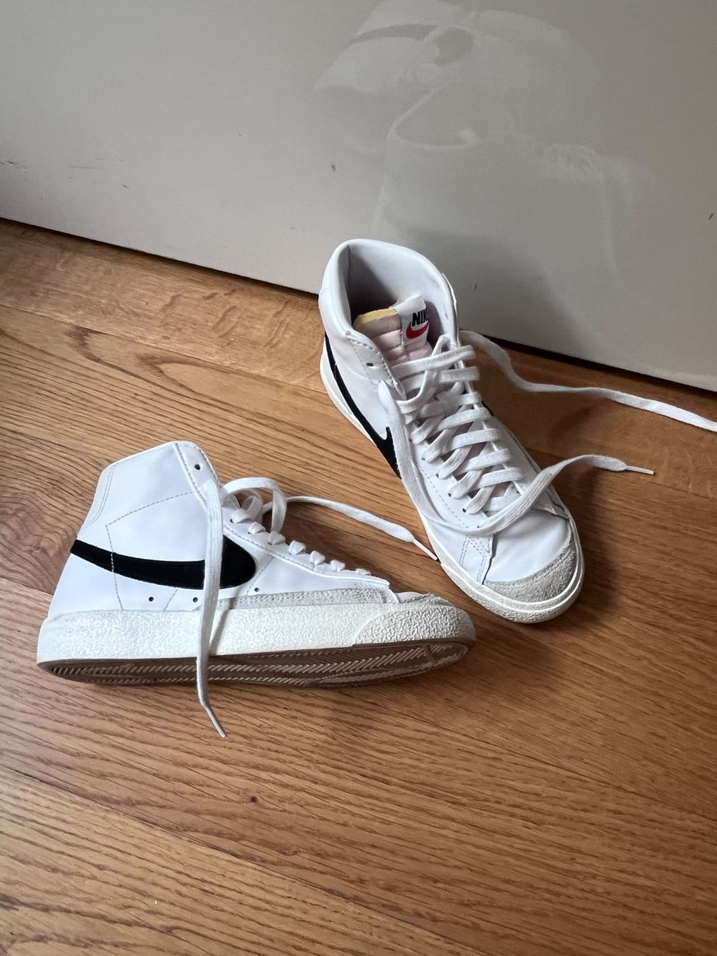 Nike Scarpe da donna: Nike Blazer Mid '77 white/black sneakers – Nuovo (secondo la descrizione) da Zürich venduto da kry_85p7 1