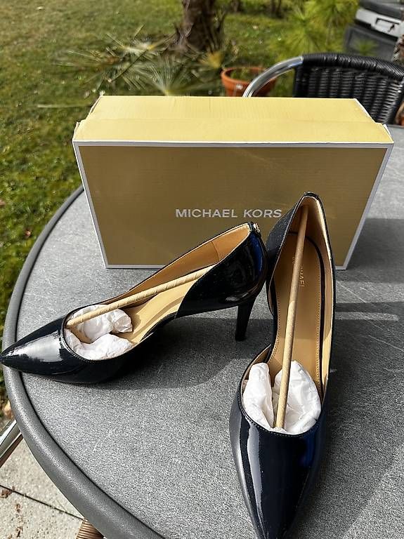 Chaussures femmes: Michael Kors High Heels, dunkelblau, Gr. 41 – D'occasion à Thalwil par and_fdf5 1