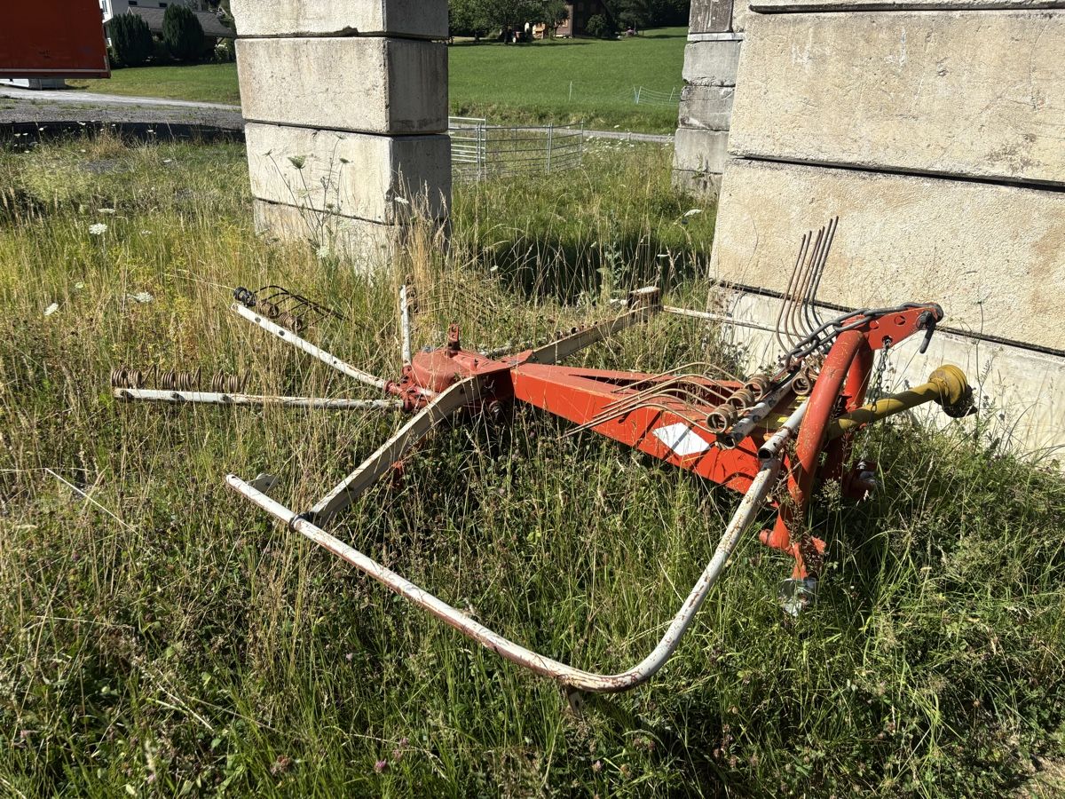 Kuhn Fauchage: Kuhn Schwader – D'occasion à Ernetschwil par nic_8p8p