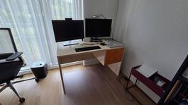 Hochwertiger Büro Tisch, mit leichten Abnutzungen