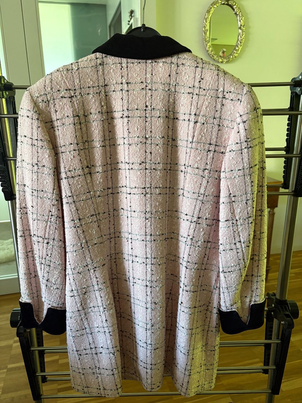 Giacche: Jacke im Chanelstil mit Samtkragen und Manschetten – Usato da Binz venduto da Lotta59 1
