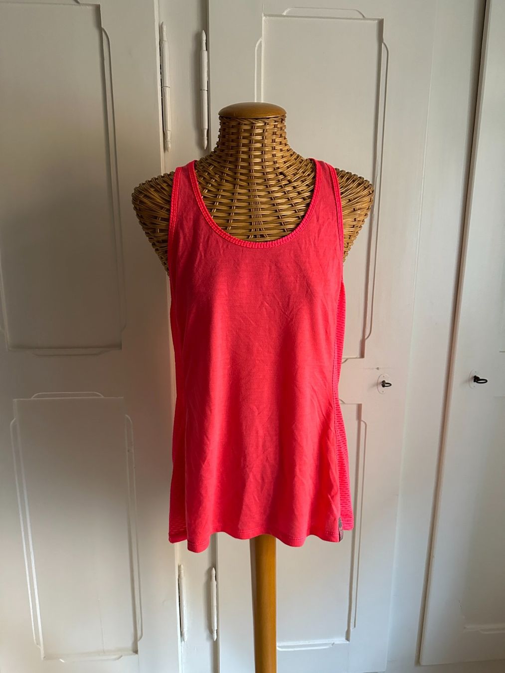 Under Armour Top: UNDER ARMOUR - Sport Top pink M – Usato da Zürich venduto da Diazaio