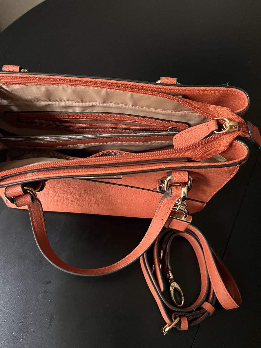 Taschen für Damen: Guess Tasche mit Schultergurt – Gebraucht aus Zürich von Nowstalgia 4