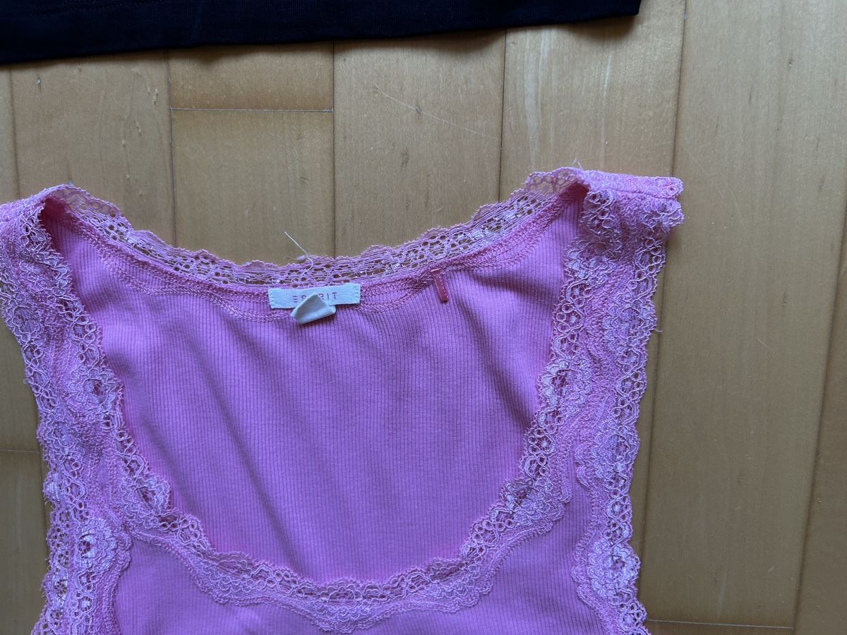 Esprit Top: Mit Spitze: 2 verschiedene Tops ESPRIT, Grösse S – Nuovo (secondo la descrizione) da Diessenhofen venduto da Bmaurice 1