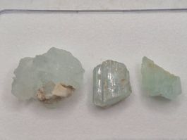 Lot Aquamarin roh total 21.7ct.