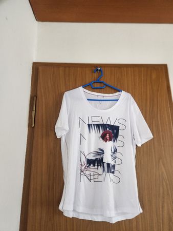 T-shirt blanc avec imprimé femme et texte, taille 46/48