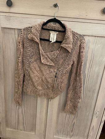 Hübsche Häkeljacke im Bikerstil, Odd molly 1, altrosa