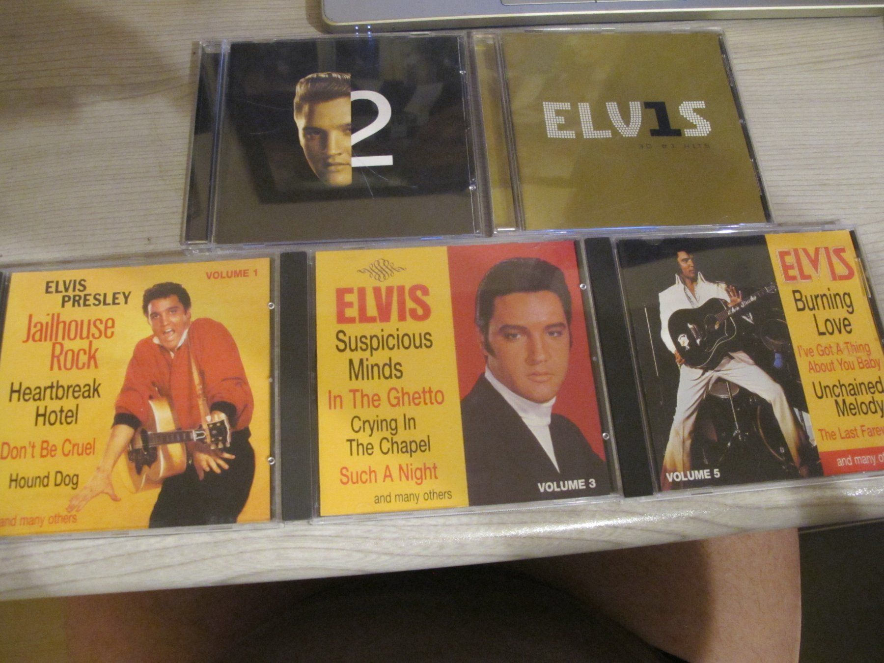 CD: Elvis Presley CD 5 Stück Siehe Bilder Legende – Usato da Altnau venduto da LinaAuktion