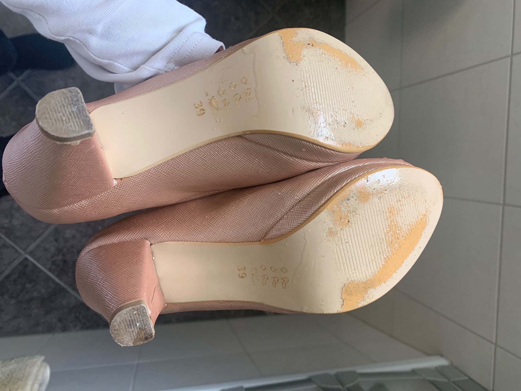 Scarpe da donna: Rosegold Pumps mit passender Tasche – Usato da Triengen venduto da nes_l8cj 6