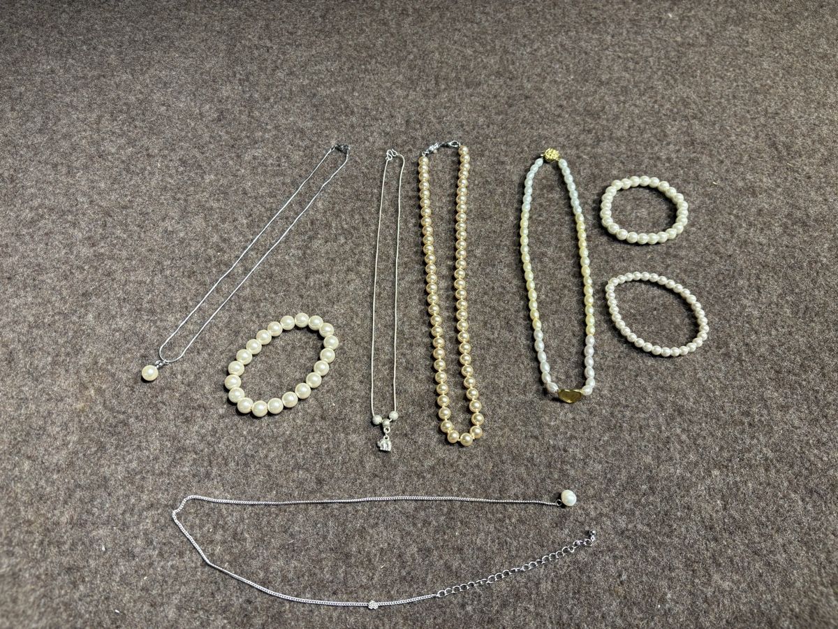Altri gioielli: Schmuck Set: Kette, Armband mit Perlen - Neuwertig! – Nuovo (secondo la descrizione) da Sisseln AG venduto da art-dragoon