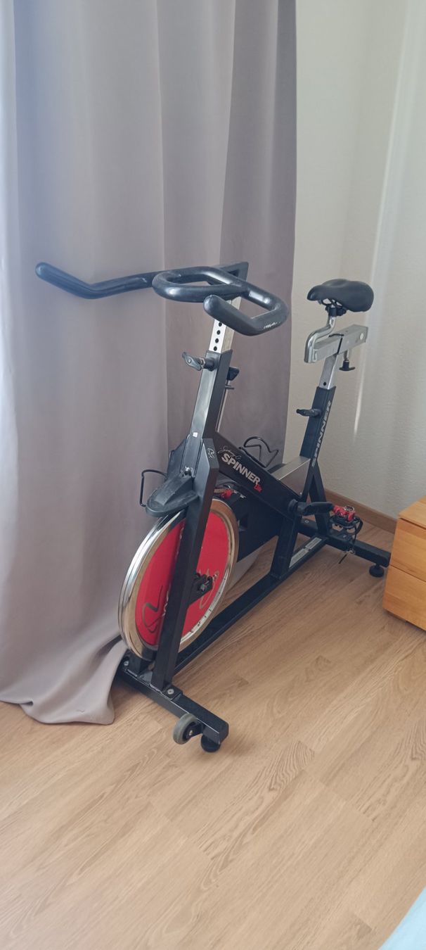 Hometrainer: Spinner Indoor Cycle schwarz – Usato da Thun venduto da Jaze