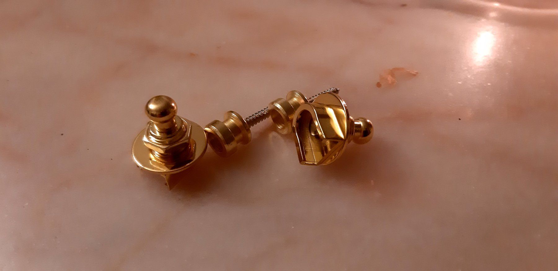Strumenti musicali: Guitar scurity Strap look Gold – Nuovo (secondo la descrizione) da Solothurn venduto da Exon