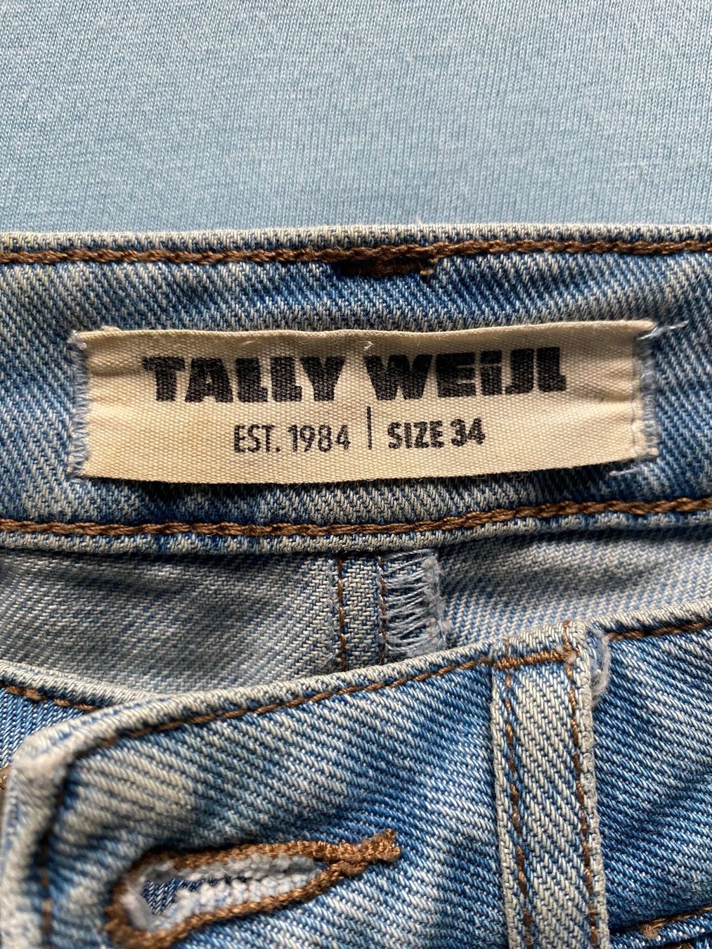 Tally Weijl Pantaloni: Jeansshorts Tally Weijl 34 – Usato da Altendorf venduto da am9j_nt 4