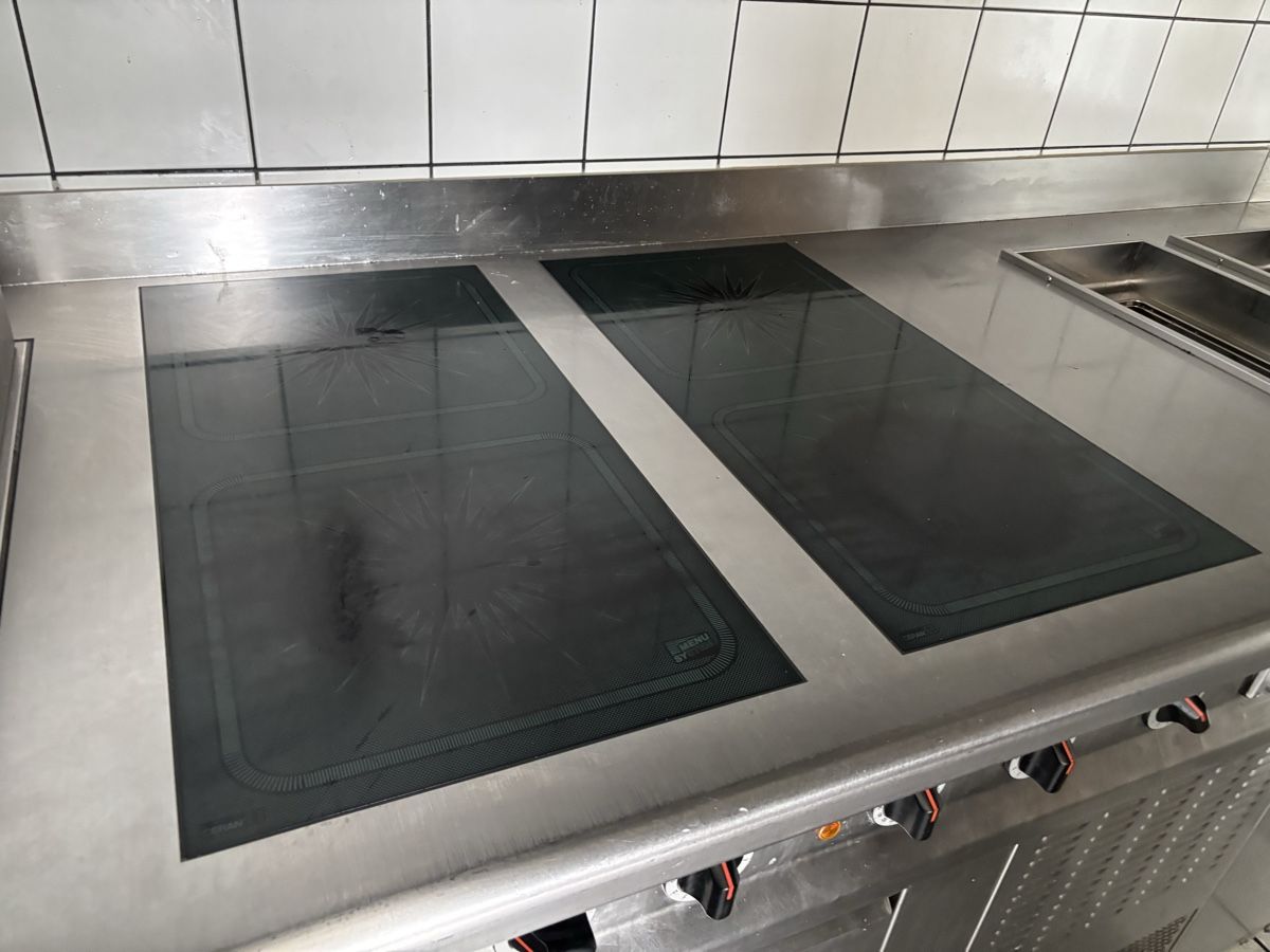 Komplettküchen: 4 Induktionsplatten, Grill und Doppelfriteuse Menü System – Gebraucht aus Dietikon von dia_y8y5 8