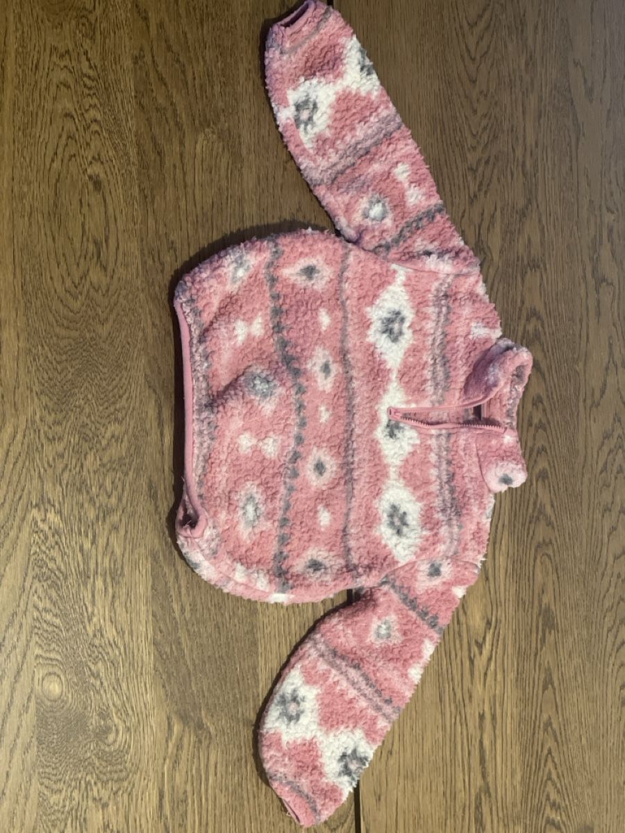 Pullover & Sweatshirts: Fleece Pullover Kinder Grösse 104 Rosa Muster guter Zustand – Gebraucht aus Lyss von Vandy19