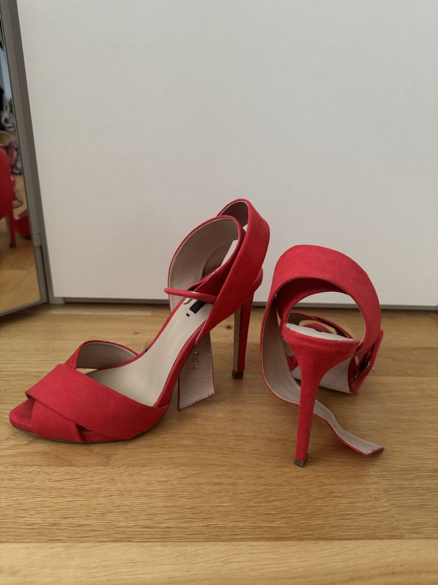 Damenschuhe: Damensandalen in rot Grösse 40 – Gebraucht aus Gossau SG von mar_w66h 1