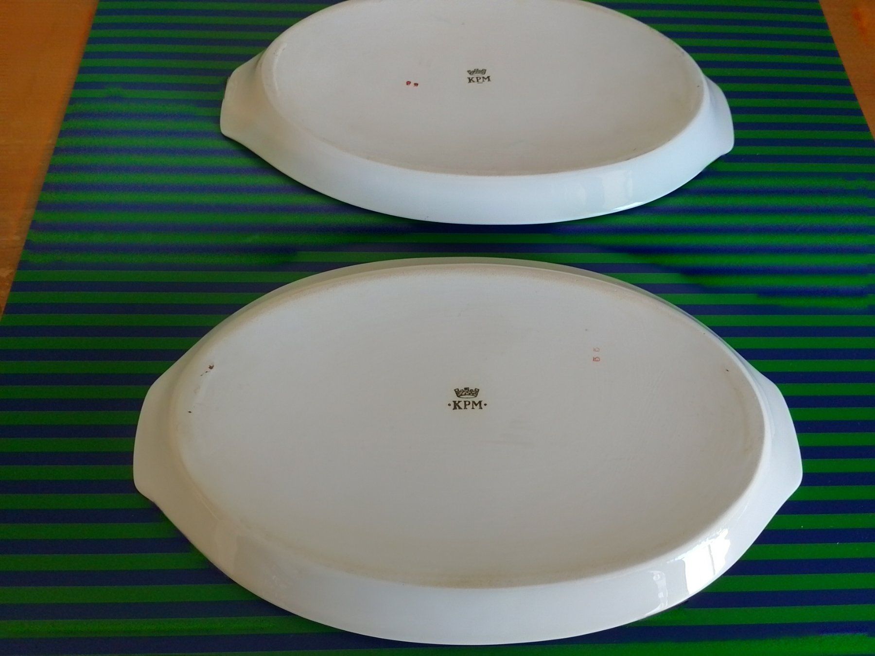 KPM Servierplatten: KPM 2x Serviertablett Schale Platte Blumenmuster Vintage !!! – Gebraucht aus Zürich von flora044 2