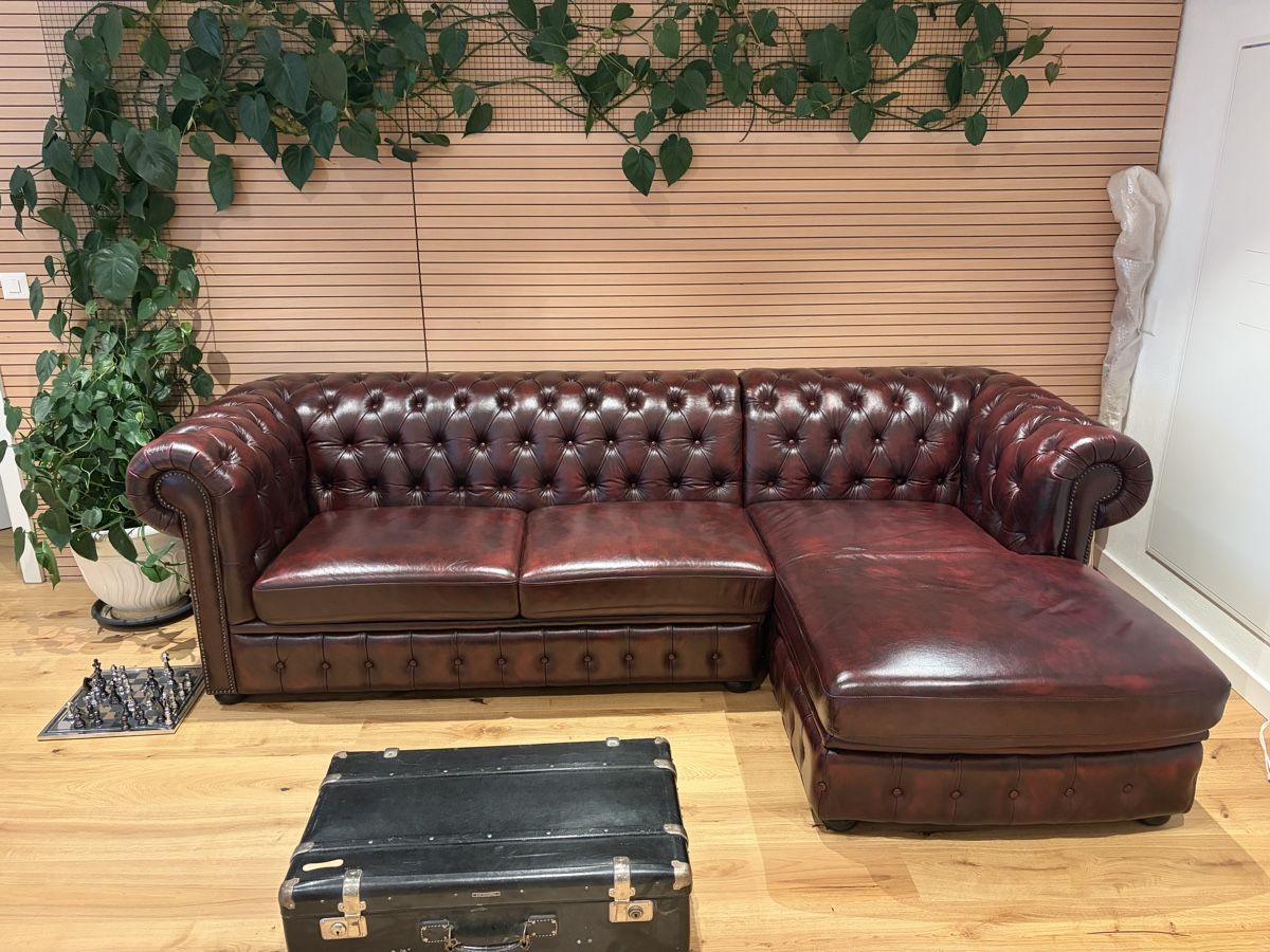 Chesterfield Divani: Brenton Chesterfield Bordeux red sofa / couch – Nuovo (secondo la descrizione) da Rotkreuz venduto da ced_s9vw