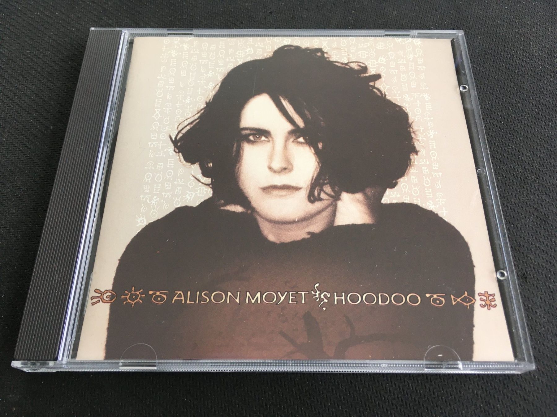 CD: Alison Moyet - Hoodoo -CD- – Usato da St.Gallen venduto da MedienJoe