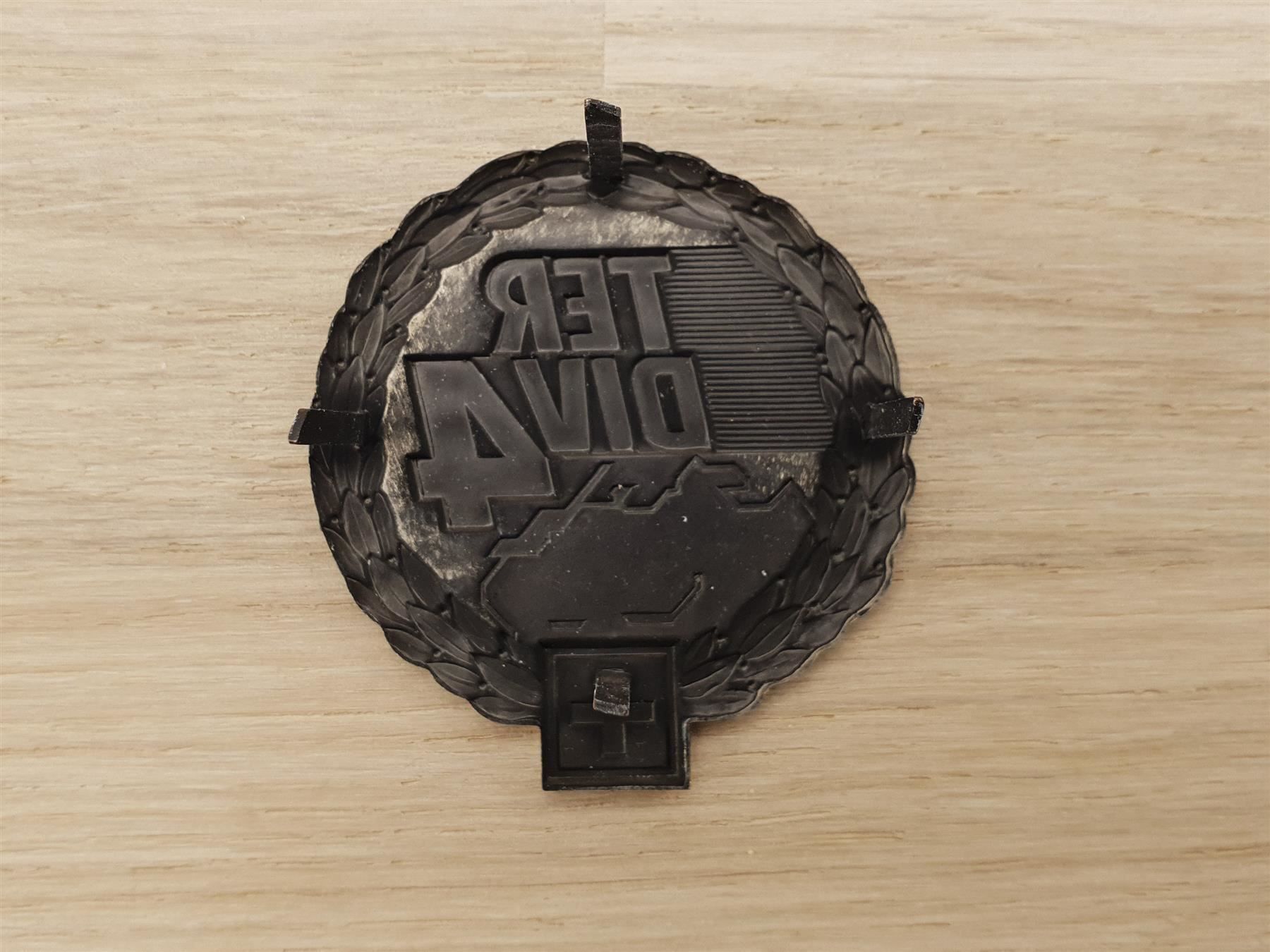 Placchette & Badge: Béret Emblem Ter Div 4 – Usato da Erlinsbach venduto da S700 1