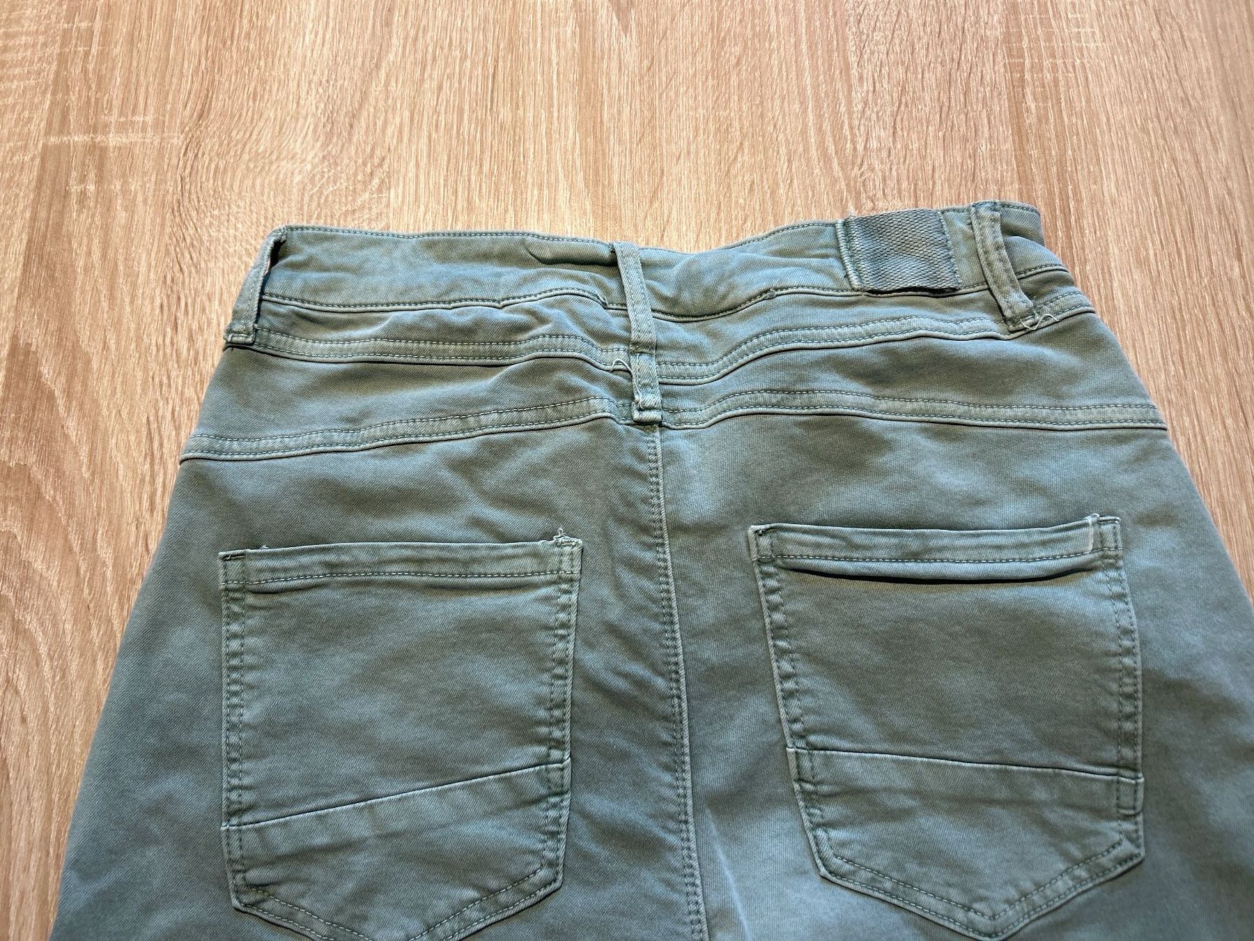 Jeans: Jeans olivgrün Grösse L – Usato da Brunnen venduto da Nala2929 5