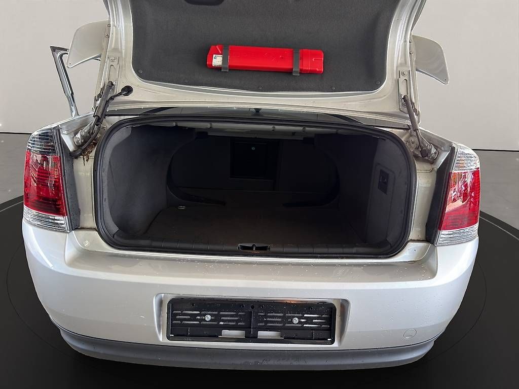 Automobili: Opel Vectra 2.2. Comfort ab MFK August 25 – Usato da Kerzers venduto da pjo_c6d8 1