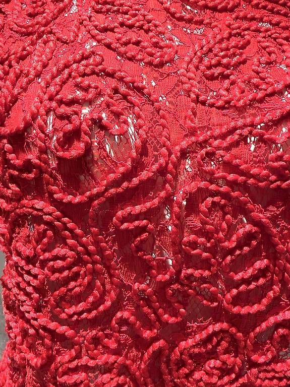 Tops: Chic pull rouge en dentelles 36  – D'occasion à Genève par flocon06 4
