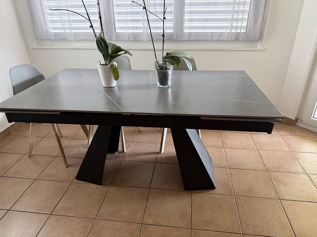 Conforama Tables: Table à manger extensible 160/90 à 240/90 – Neuf (Voir description) à Ollon VD par reefguard