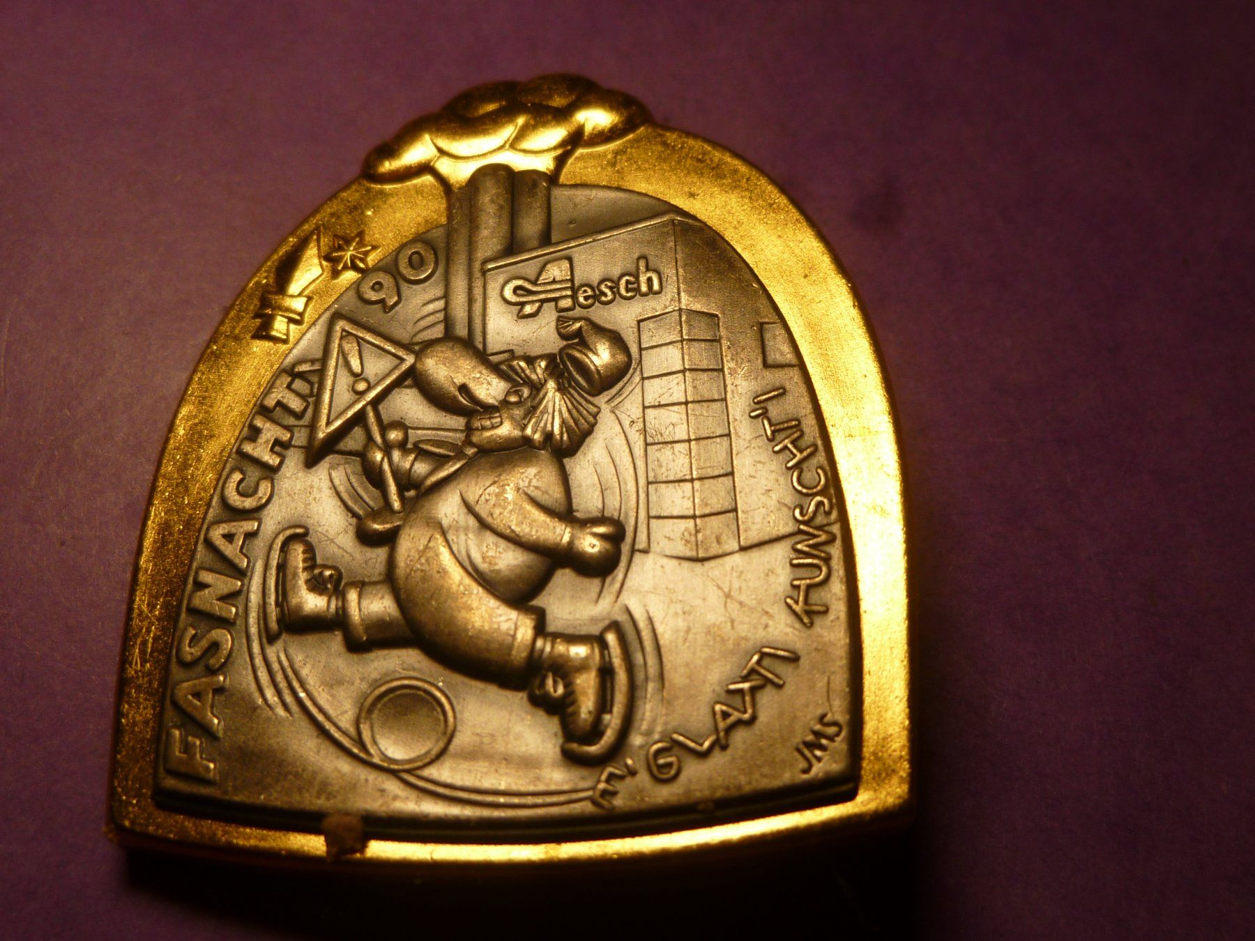 Plaquettes & Badges: AESCH 1990 GOLD – D'occasion à Ried (Muotathal) par Mandarin02