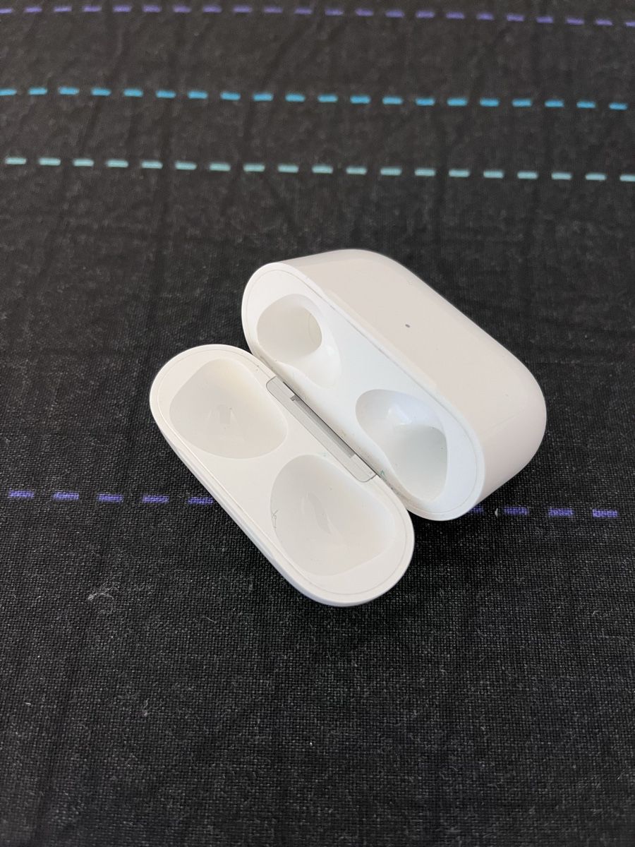 Apple Ladegerät: AirPods 3 Ladecase A2897 – Gebraucht aus Ballwil von lucky_wildiron 5