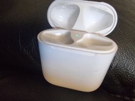 Airpods case 1 Generation  Apple