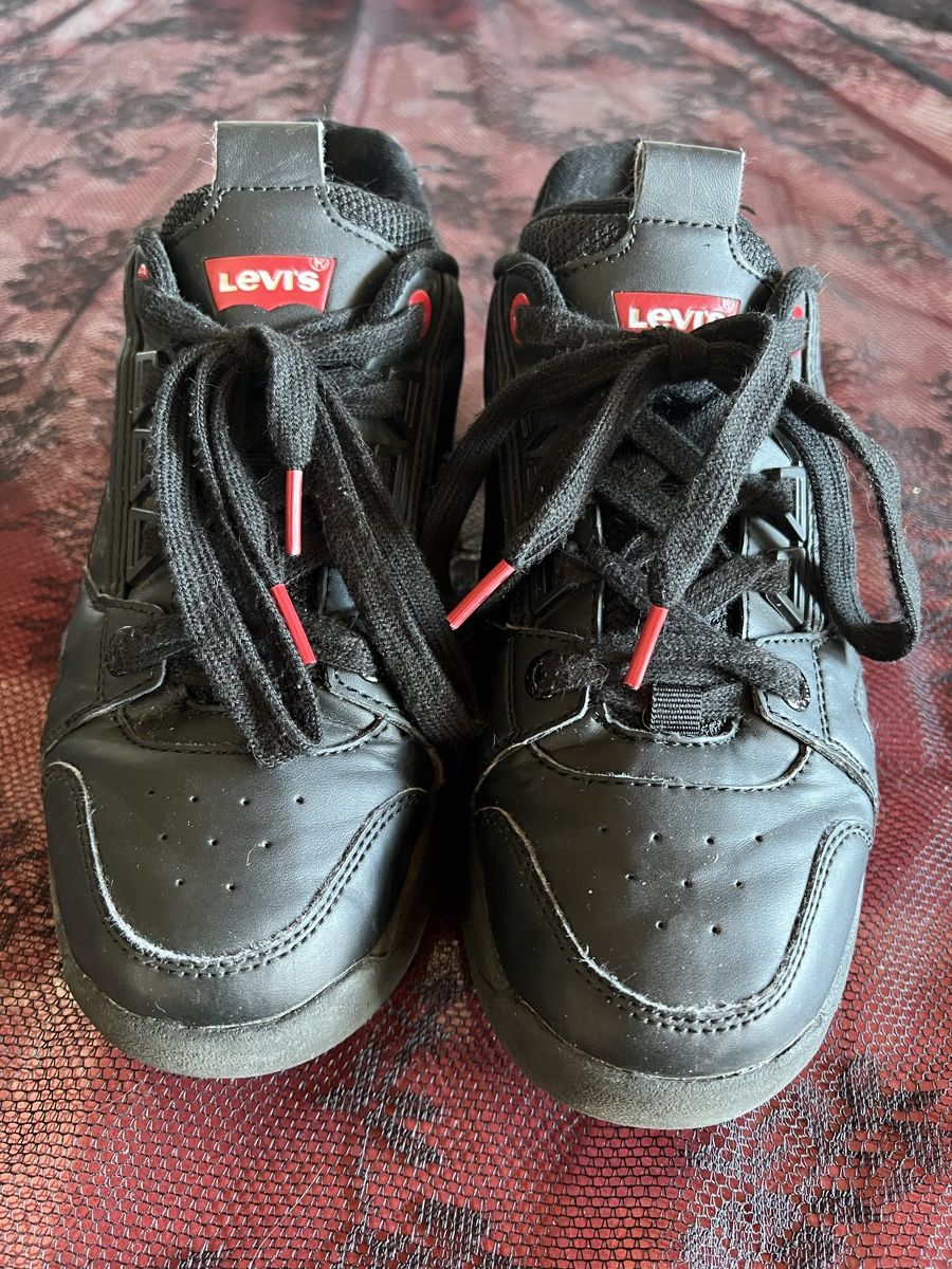 Levi's Scarpe da uomo: Baskets Levi's noires, T.38 – Usato da Chézard-St-Martin venduto da Cheyenne_75