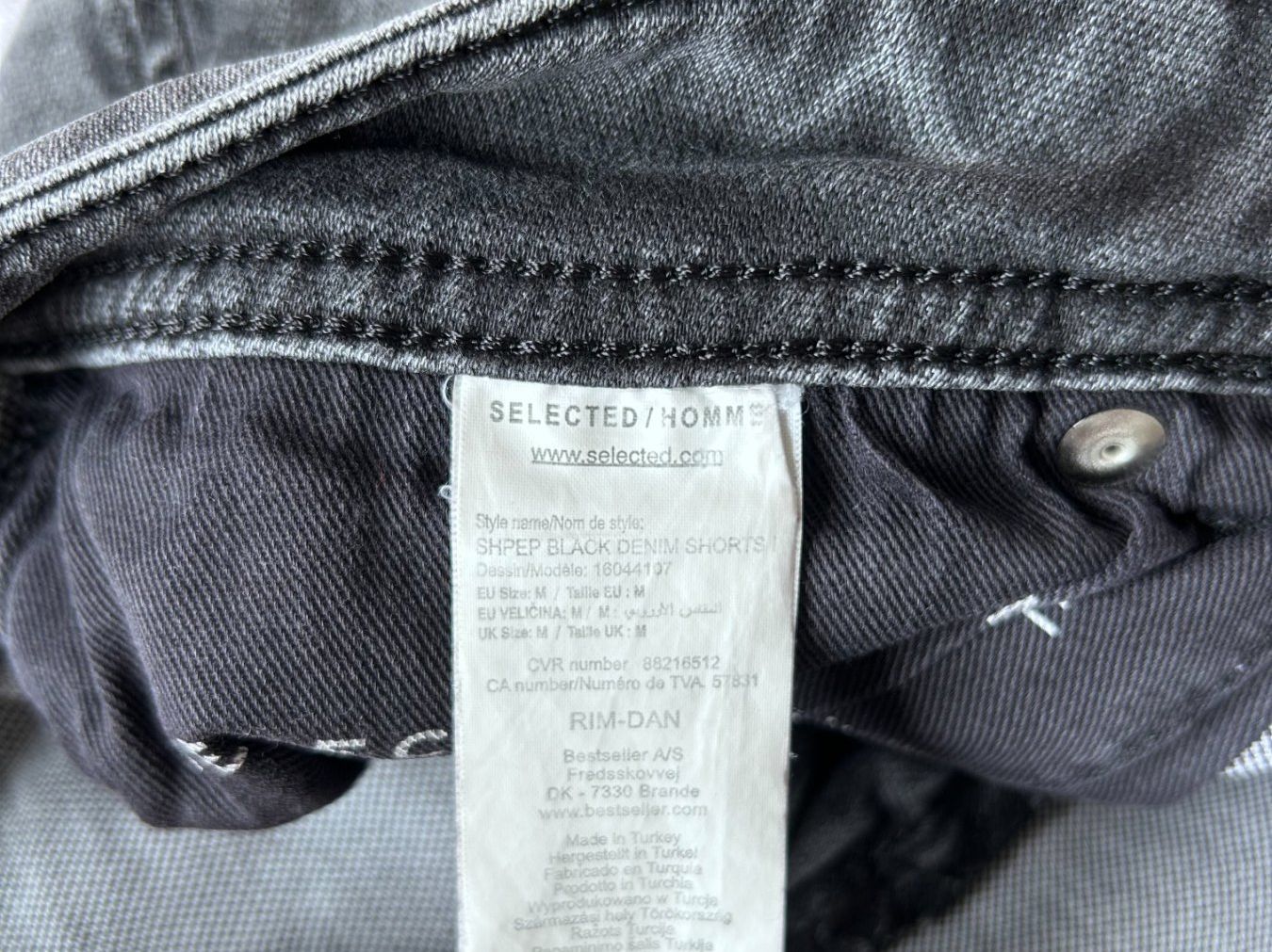 Selected Pantaloni: Selected Homme Shorts – Usato da St. Gallen venduto da look-twice 3