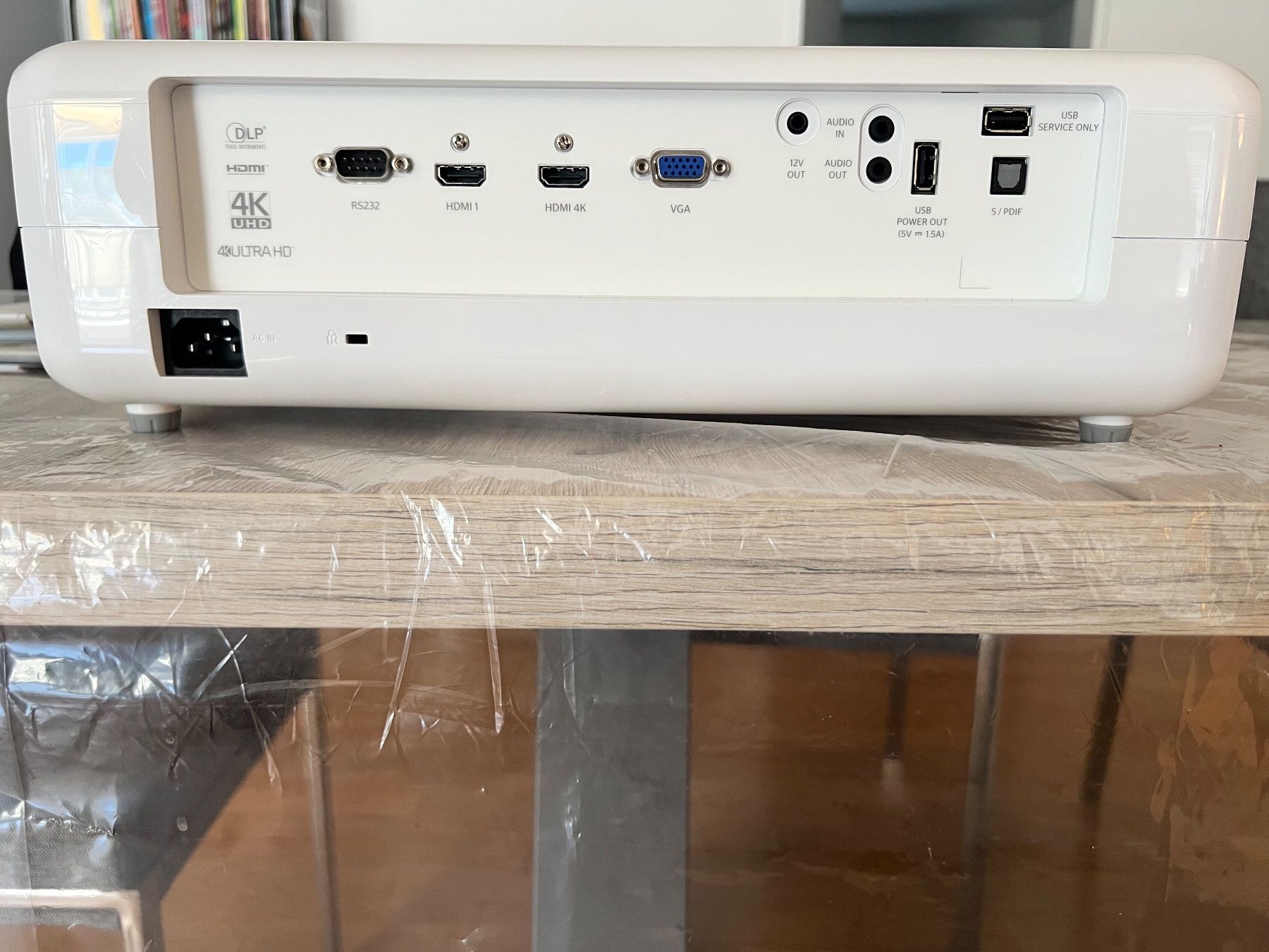 Videoprojektoren: OPTOMA UHD 40 Beamer – Gebraucht aus Pfäffikon ZH von SammlerTony 1