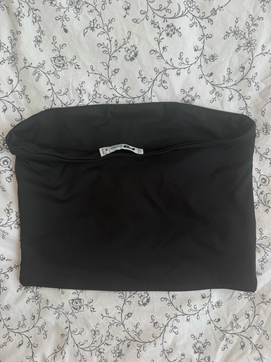 Top: Schwarzes Bandeau-Top – Nuovo (secondo la descrizione) da Unterägeri venduto da ann_x8pf 1