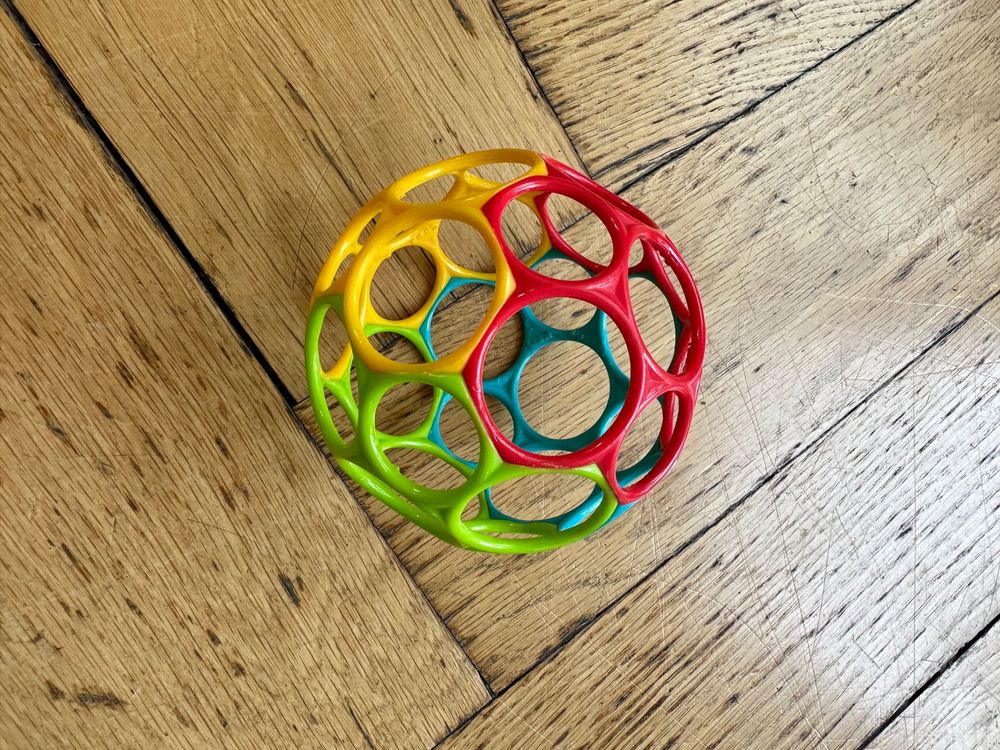 TOMY Lernspaß Cupcakes – Spielzeug Ab 10 Monate Zum Stapeln, Sortieren Und Farben Lernen