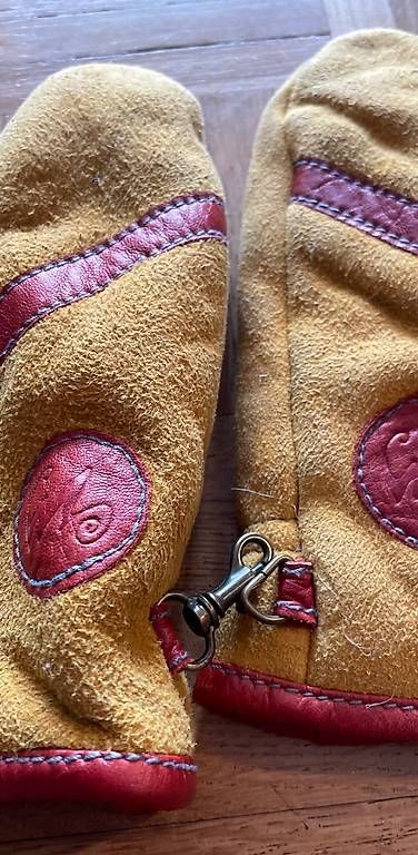 Copricapi, berretti & cappellini: Leder Fell Mütze Retro – Usato da Windisch venduto da MaliHoli 3