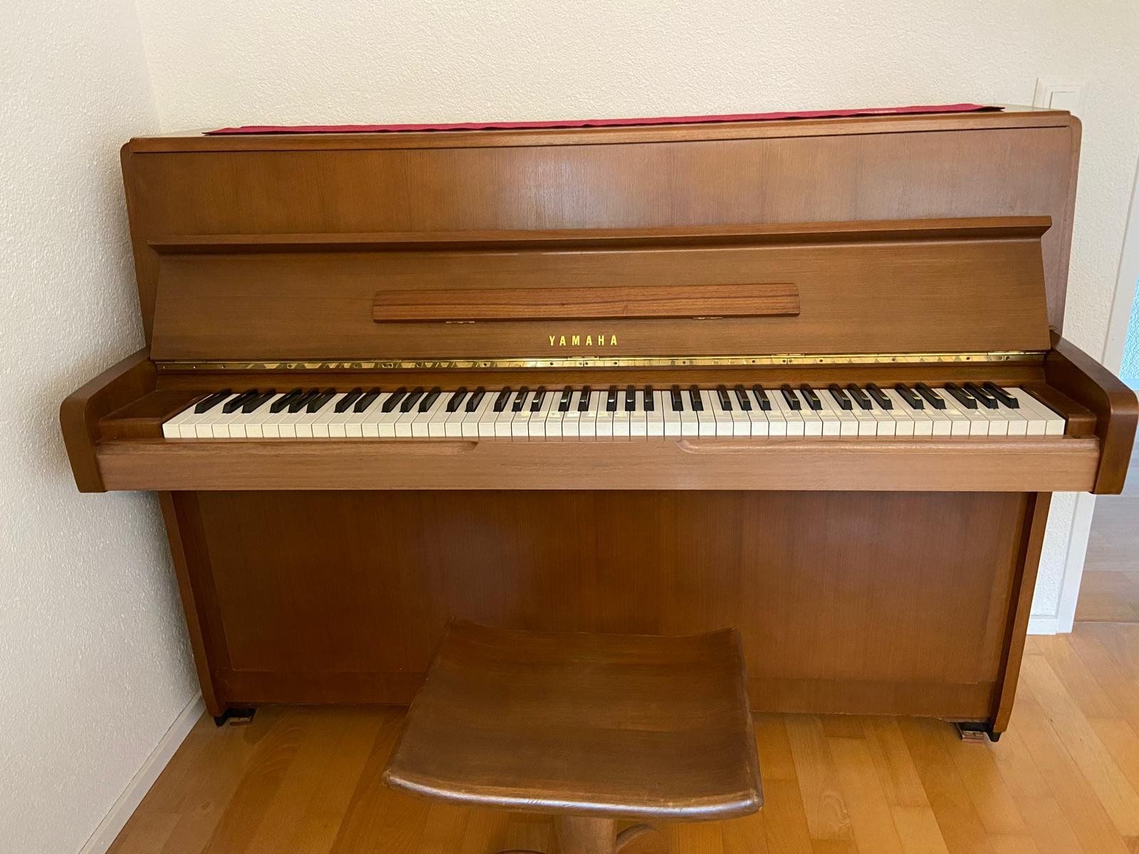 Yamaha Strumenti musicali: Wunderschönes Yamaha Klavier – Usato da Luzern venduto da Ratschi_LU 1