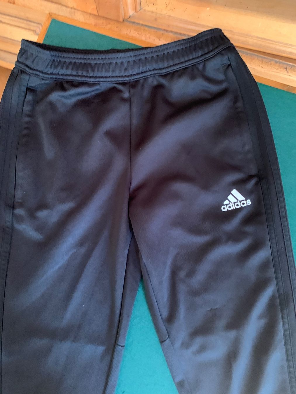 Adidas Pantaloni: ADIDAS Trainerhose Gr. M /Junior 152 / Farbe: Schwarz  Gr – Usato da Interlaken venduto da Bona55 5